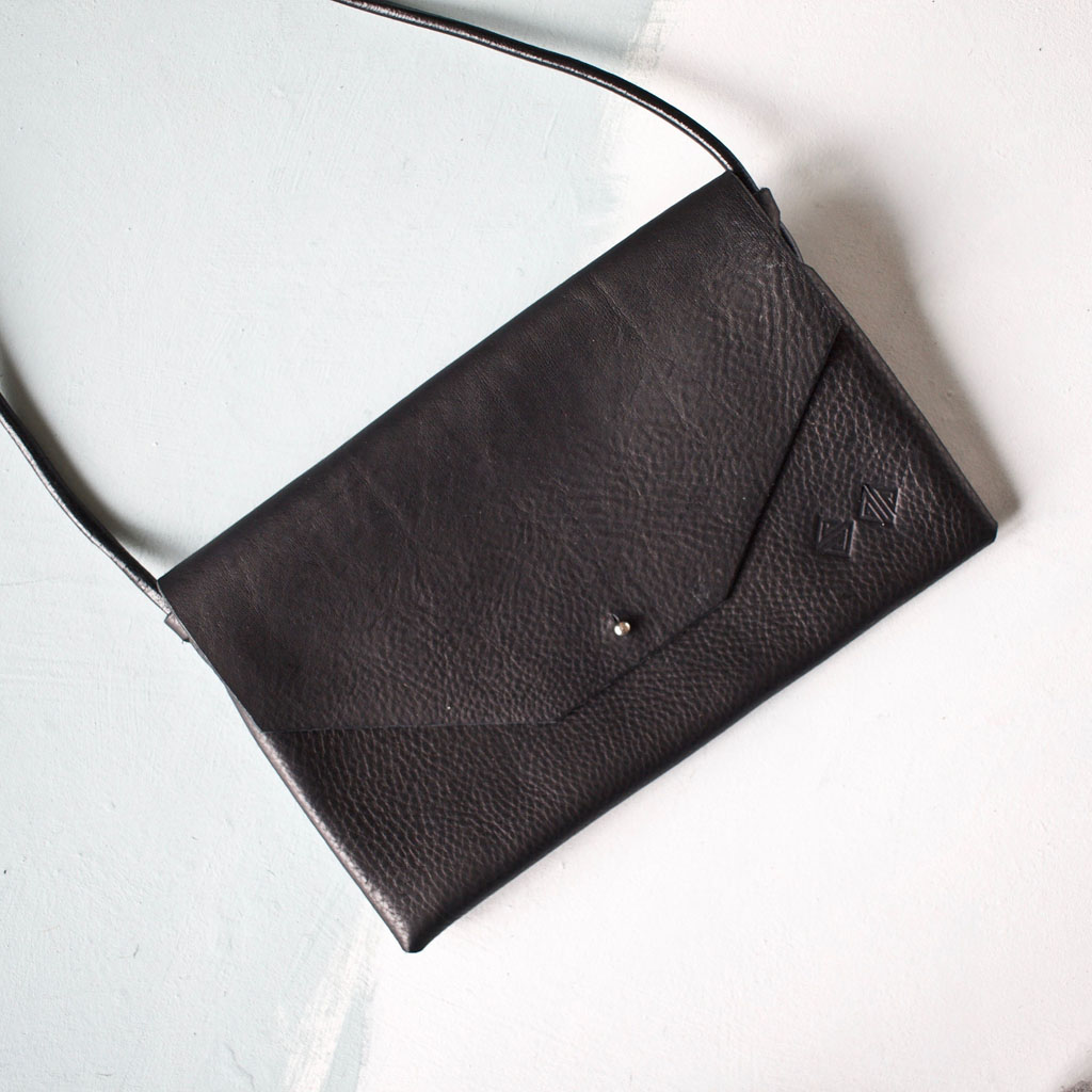 simple leather shoulder bag